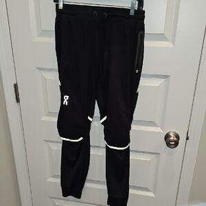 On Running Black Pants with White Highlights